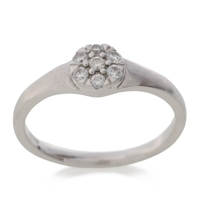 Lot 501 - DIAMOND DRESS RING