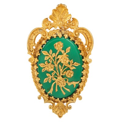 Lot 524 - ORNATE GOLD PENDANT