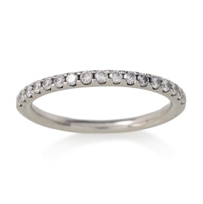 Lot 531 - DIAMOND HALF ETERNITY RING