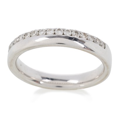 Lot 533 - DIAMOND BAND