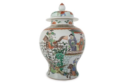 Lot 825 - CHINESE KANGXI STYLE FAMILLE VERTE LIDDED JAR