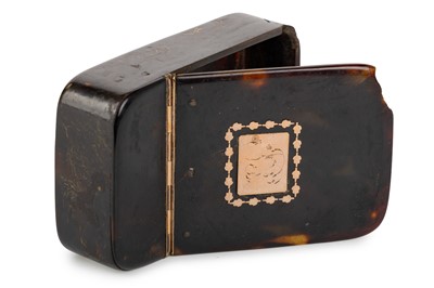 Lot 1386 - GEORGE III TORTOISESHELL AND GOLD SNUFF BOX