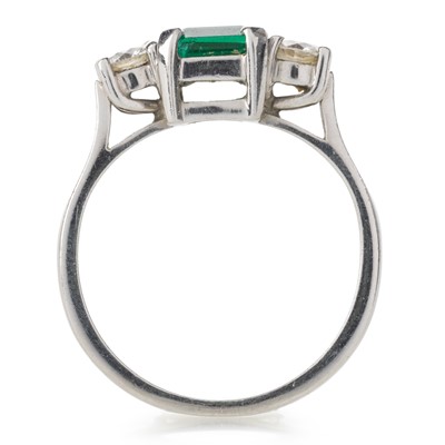 Lot 550 - EMERALD AND DIAMOND THREE STONE RING