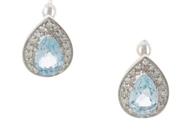 Lot 555 - AQUAMARINE AND DIAMOND NECKLACE AND PAIR OF EARRINGS