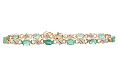 Lot 561 - EMERALD AND DIAMOND BRACELET