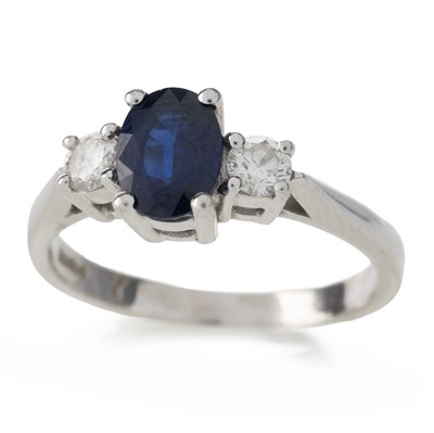 Lot 570 - SAPPHIRE AND DIAMOND RING