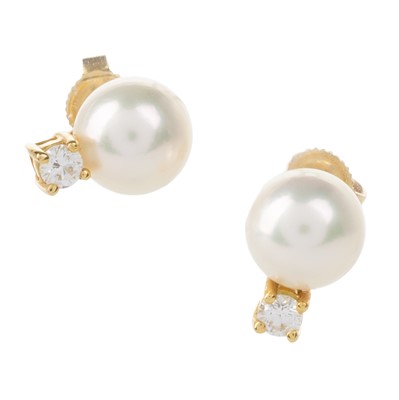 Lot 572 - PEARL NECKLACE AND PAIR OF EARRINGS