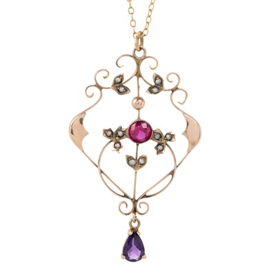 Lot 598 - EDWARDIAN HOLBEIN PENDANT ON CHAIN