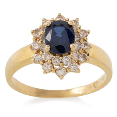Lot 576 - SAPPHIRE AND DIAMOND CLUSTER RING
