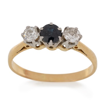 Lot 594 - SAPPHIRE AND DIAMOND THREE STONE RING