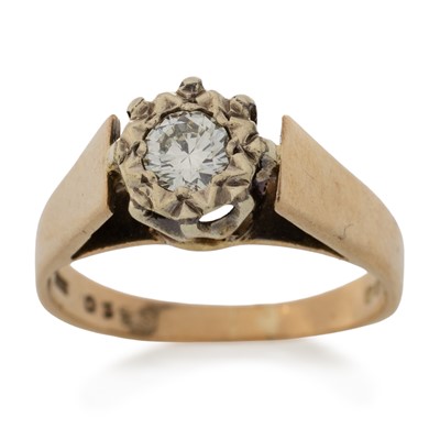 Lot 608 - DIAMOND SOLITAIRE RING