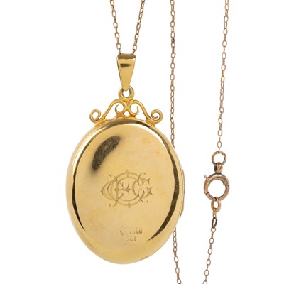 Lot 663 - GOLD LOCKET
