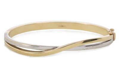 Lot 623 - GOLD WAVE BANGLE