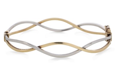 Lot 626 - GOLD WAVE BANGLE