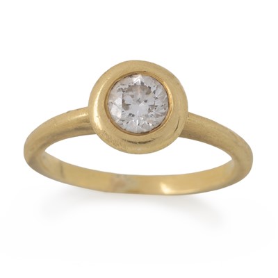 Lot 633 - DIAMOND SOLITAIRE RING
