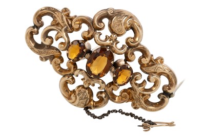 Lot 644 - VICTORIAN QUATREFOIL BROOCH