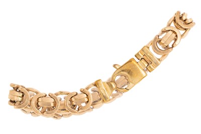 Lot 668 - GOLD BRACELET