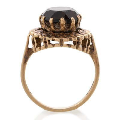 Lot 676 - SMOKY QUARTZ DRESS RING