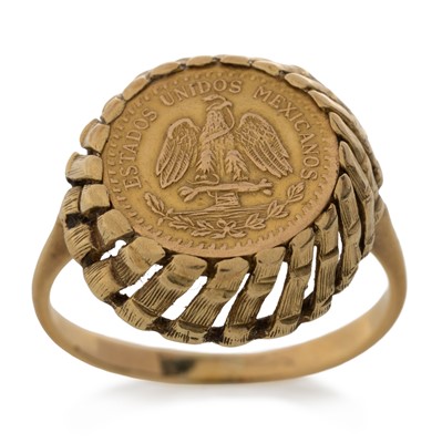 Lot 677 - GOLD COIN RING
