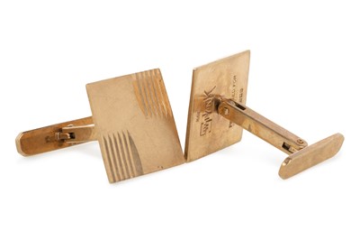 Lot 680 - PAIR OF GOLD CUFFLINKS