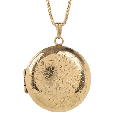 Lot 649 - CIRCULAR LOCKET ON CHAIN