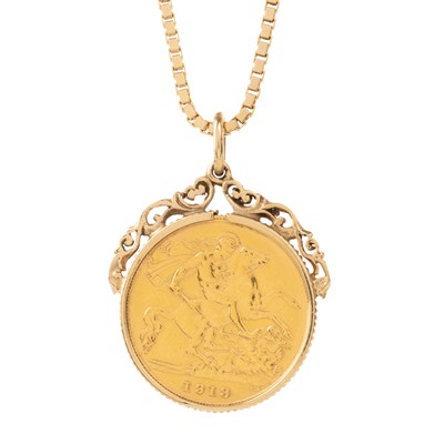 Lot 74 - GEORGE V GOLD HALF SOVEREIGN PENDANT ON CHAIN