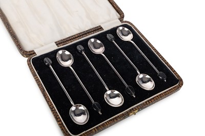 Lot 99 - SET OF SIX GEORGE V SILVER COFFEE BEAN TOP SPOONS
