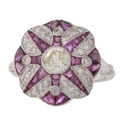 Lot 630 - RUBY AND DIAMOND RING
