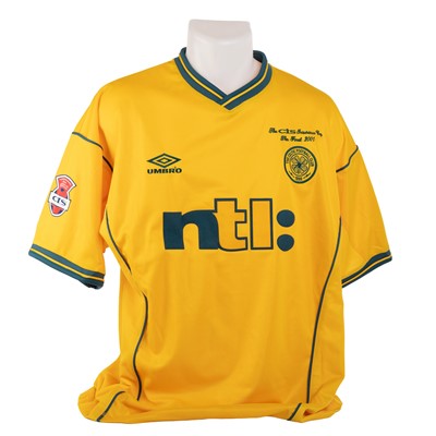 Lot 1731 - HENRIK LARSSON OF GLASGOW CELTIC F.C.