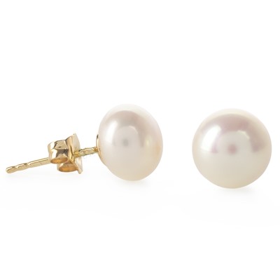 Lot 640 - PAIR OF PEARL STUD EARRINGS