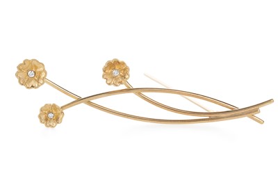 Lot 682 - SHEILA FLEET BROOCH AND EARRING SET