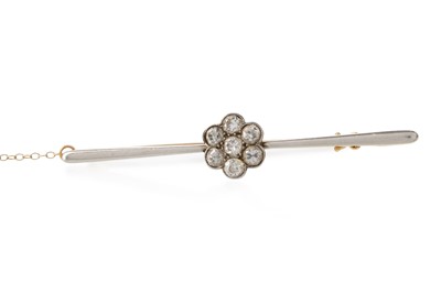Lot 683 - DIAMOND CLUSTER BAR BROOCH