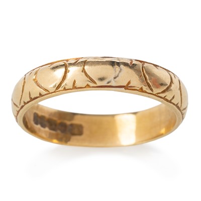 Lot 684 - GOLD WEDDING BAND