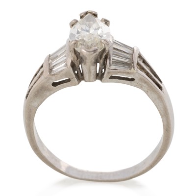 Lot 685 - DIAMOND DRESS RING