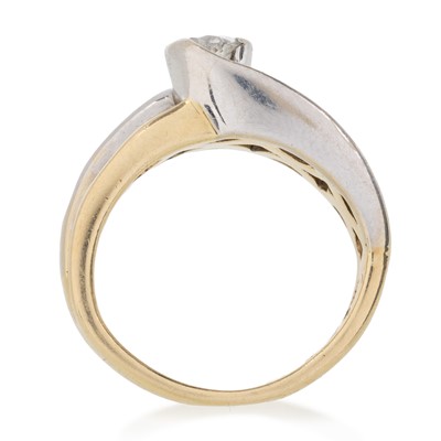 Lot 689 - DIAMOND DRESS RING