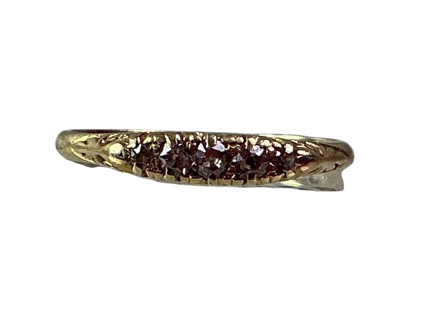 Lot 4 - DIAMOND FIVE STONE RING
