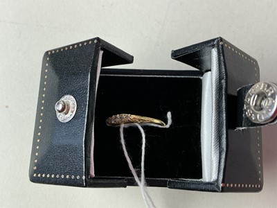 Lot 4 - DIAMOND FIVE STONE RING