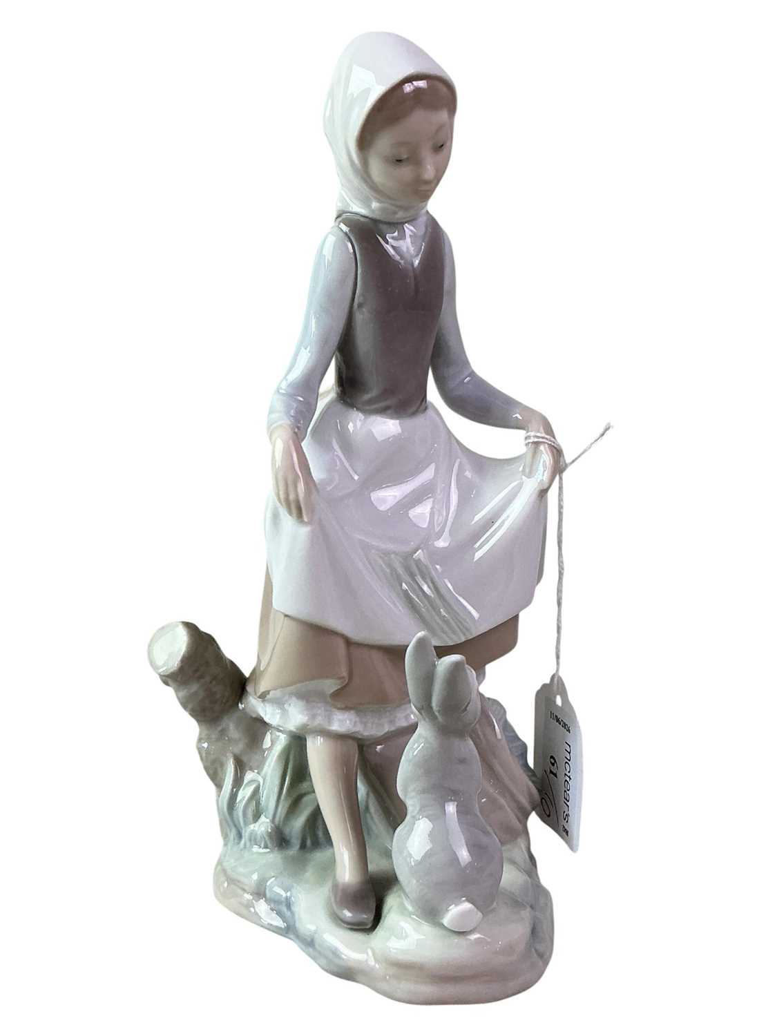 Lot 61 - COLLECTION OF CERAMIC FIGURES