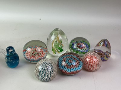 Lot 56 - GROUP OF GLASS PAPERWEIGHTS