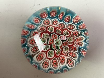 Lot 56 - GROUP OF GLASS PAPERWEIGHTS