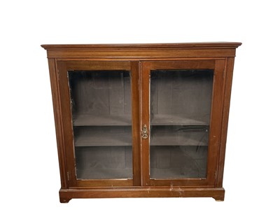Lot 83 - EDWARDIAN MAHOGANY INLAID BOOKCASE