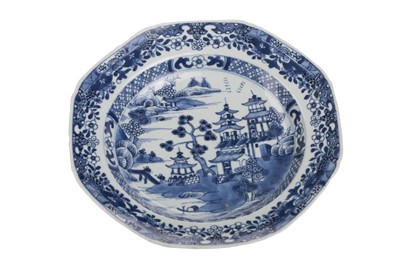 Lot 837 - CHINESE CANTON FAMILLE ROSE VASE
