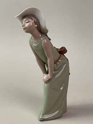 Lot 17 - GROUP OF LLADRO FIGURES
