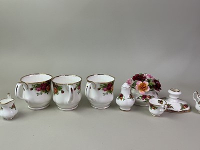 Lot 14 - COLLECTION OF ROYAL ALBERT OLD COUNTRY ROSES TEA, DINNER AND TABLE WARE