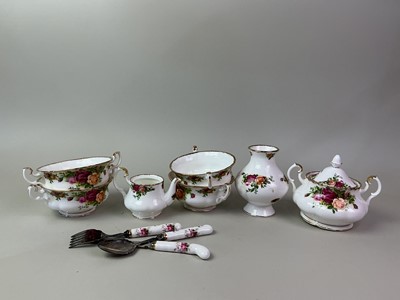 Lot 14 - COLLECTION OF ROYAL ALBERT OLD COUNTRY ROSES TEA, DINNER AND TABLE WARE