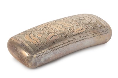 Lot 112 - IRISH SILVER BOWED SNUFF BOX