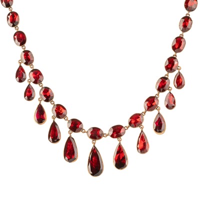 Lot 653 - VICTORIAN PASTE NECKLACE