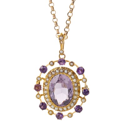 Lot 659 - AMETHYST AND PEARL PENDANT/BROOCH ON CHAIN