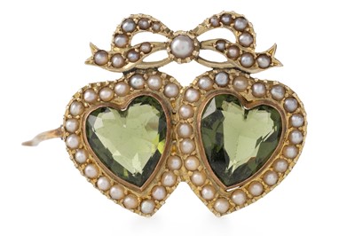 Lot 698 - EDWARDIAN PERIDOT AND SEED PEARL HEART BROOCH