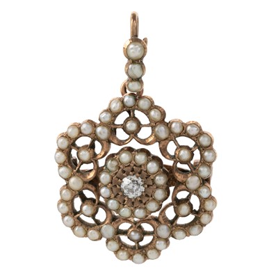 Lot 699 - EDWARDIAN DIAMOND AND PEARL FLOWER BROOCH PENDANT